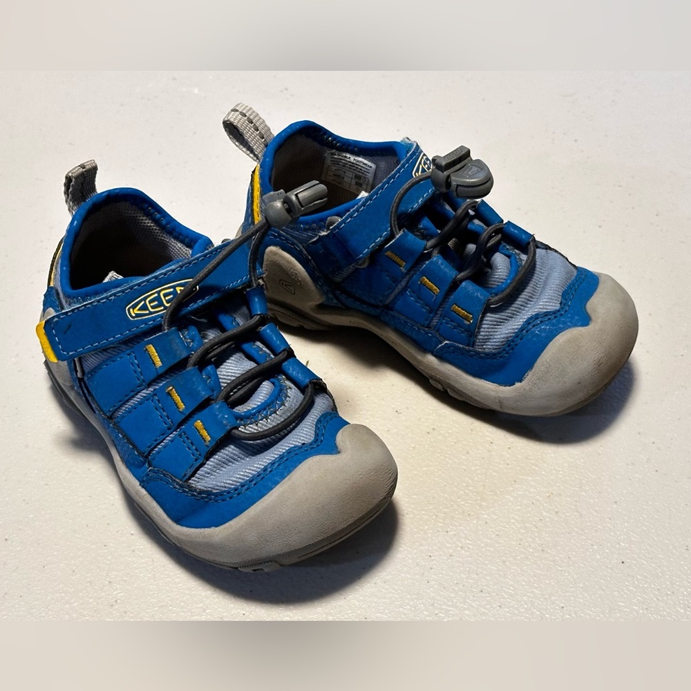Keen shoes for toddler 8T